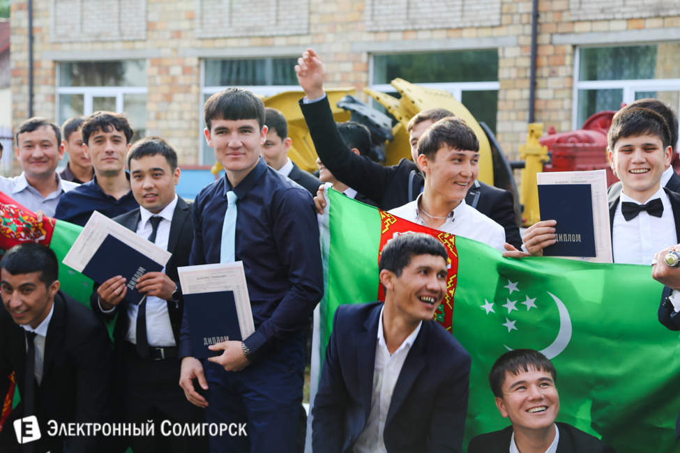 Туркменские выпускники Солигорского колледжа