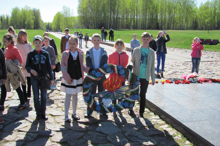 Учащиеся школы №3 Солигорска посетили Курган Славы и мемориальный комплекс Хатынь