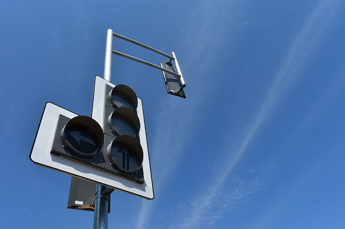 Фотофакт: плюс один светофор появился в Солигорске
