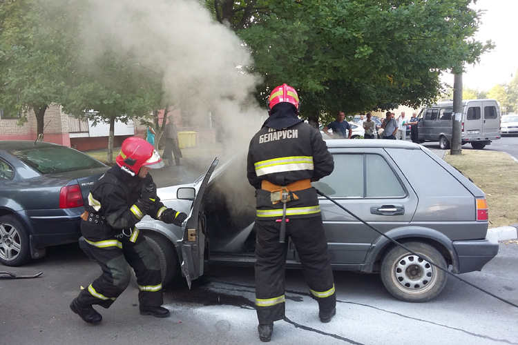 В Солигорске горел автомобиль