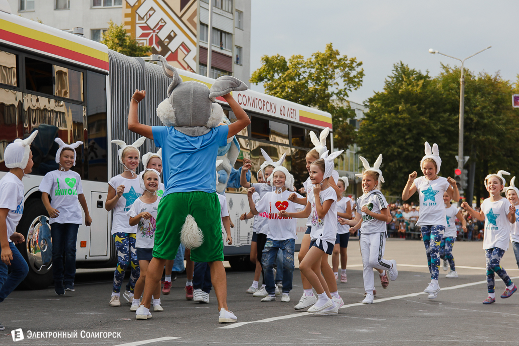 карнавальное шествие в солигорске