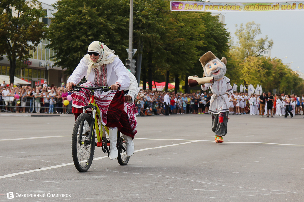 карнавальное шествие в солигорске