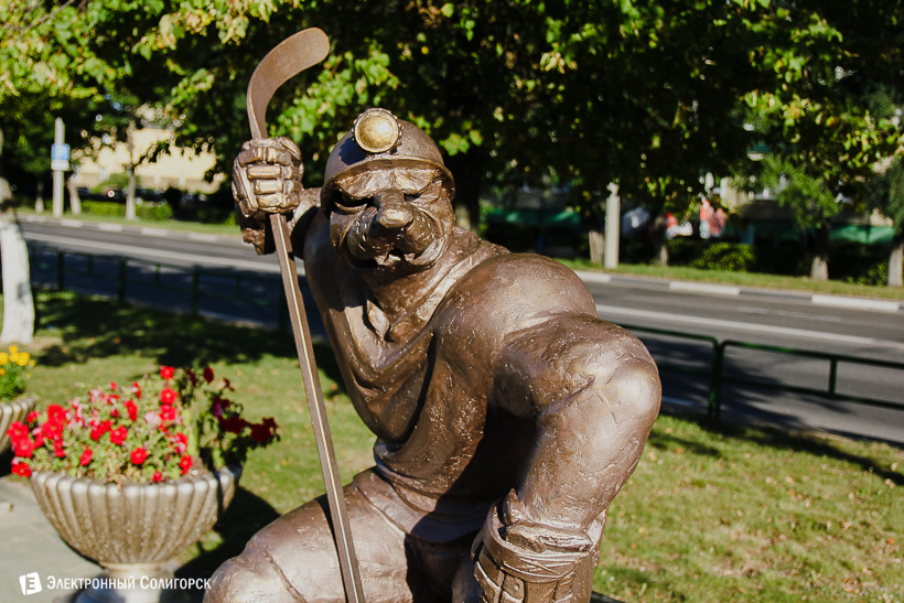 крот хоккей скульптура Солигорск