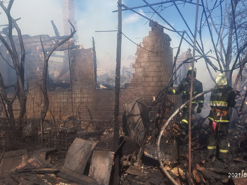 Пожар на даче привел к трагедии: спасли троих из пяти