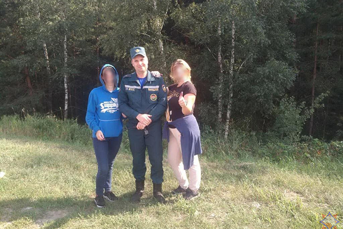 В Солигорском районе спасатели помогли выбраться из леса двум молодым женщинам