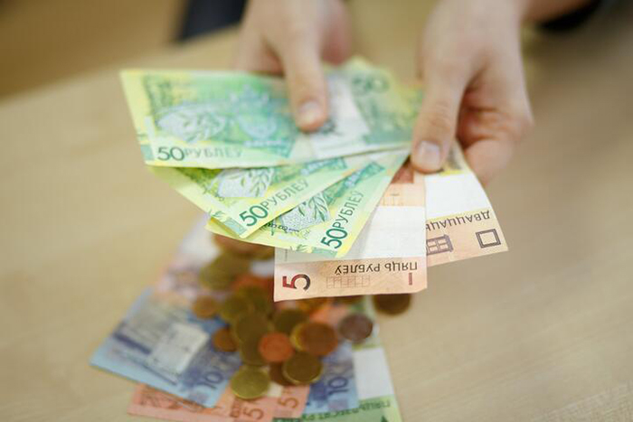 На 70 рублей увеличится минимальная зарплата в Беларуси с 1 января 2023 года