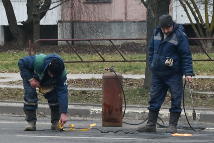 Ремонт дорог в Солигорске продолжается. Проехали: где-то ямы исчезли, а где-то ещё в ожидании