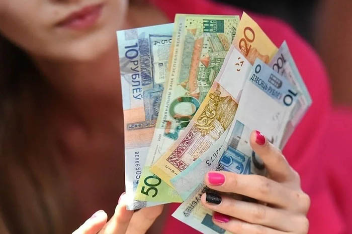 Около 2 тысяч рублей "подарили" двое солигорчан мошенникам
