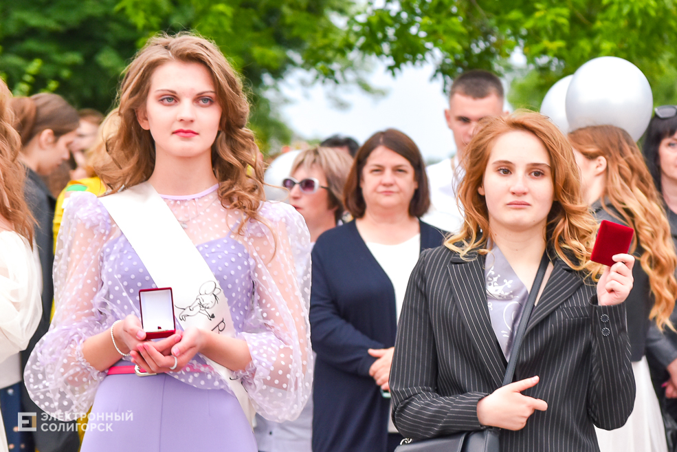 Медалисты районный выпускной бал в Солигорске