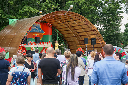 Огненное шоу, спортивные активности и концерт. Как пройдет праздник поселка в Старобине?