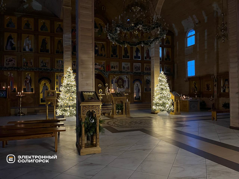 Убранство солигорских храмов к Рождеству