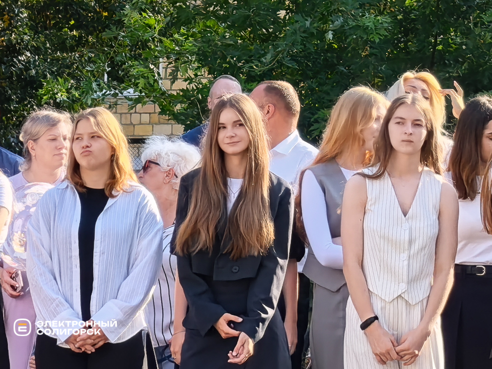 Торжественная линейка в сш 3 Солигорска