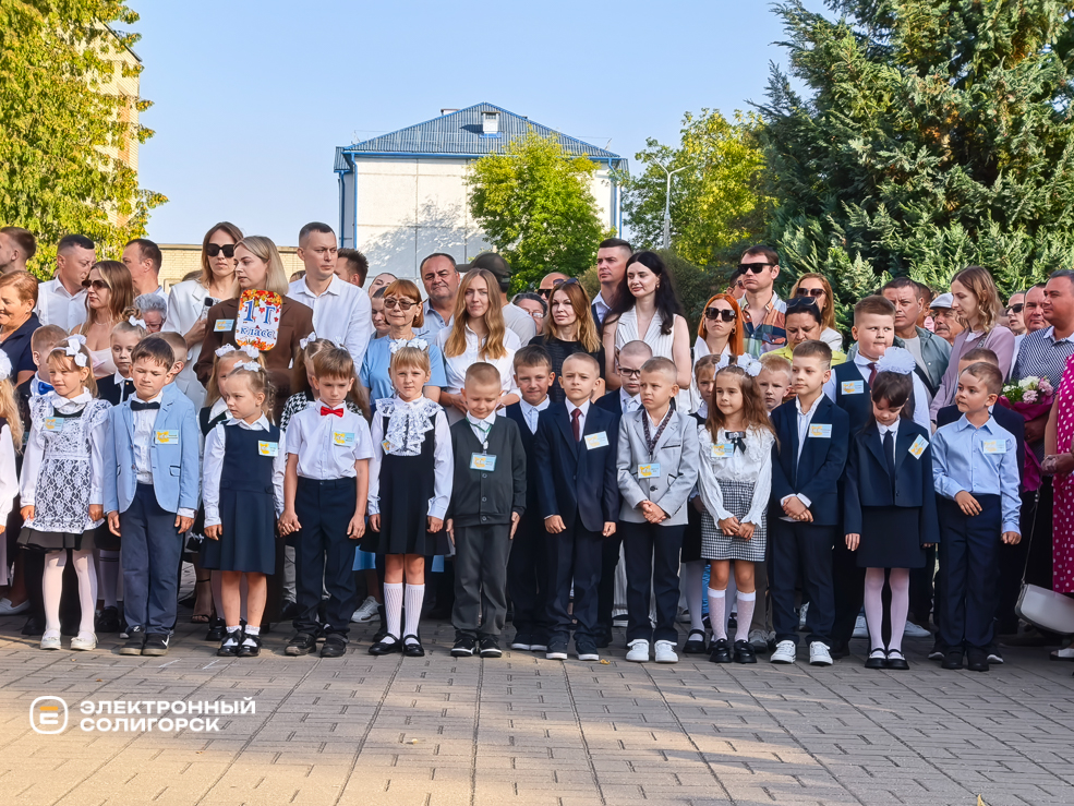 Торжественная линейка в сш 3 Солигорска