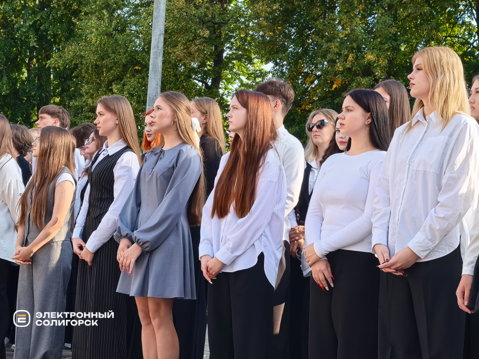 Торжественная линейка в сш 3 Солигорска