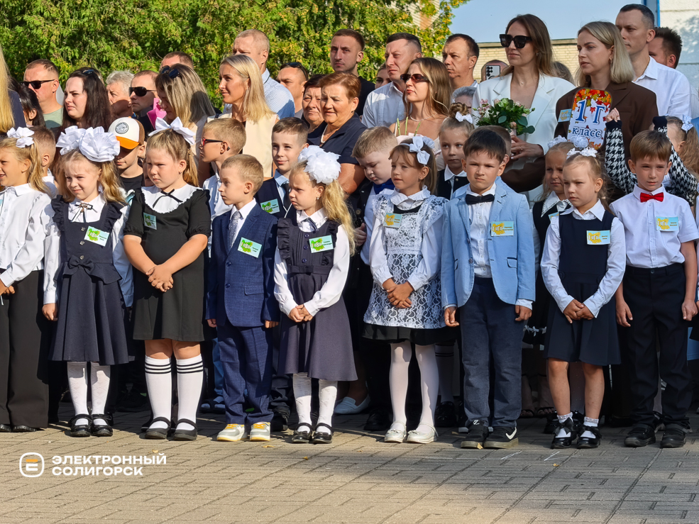 Торжественная линейка в сш 3 Солигорска