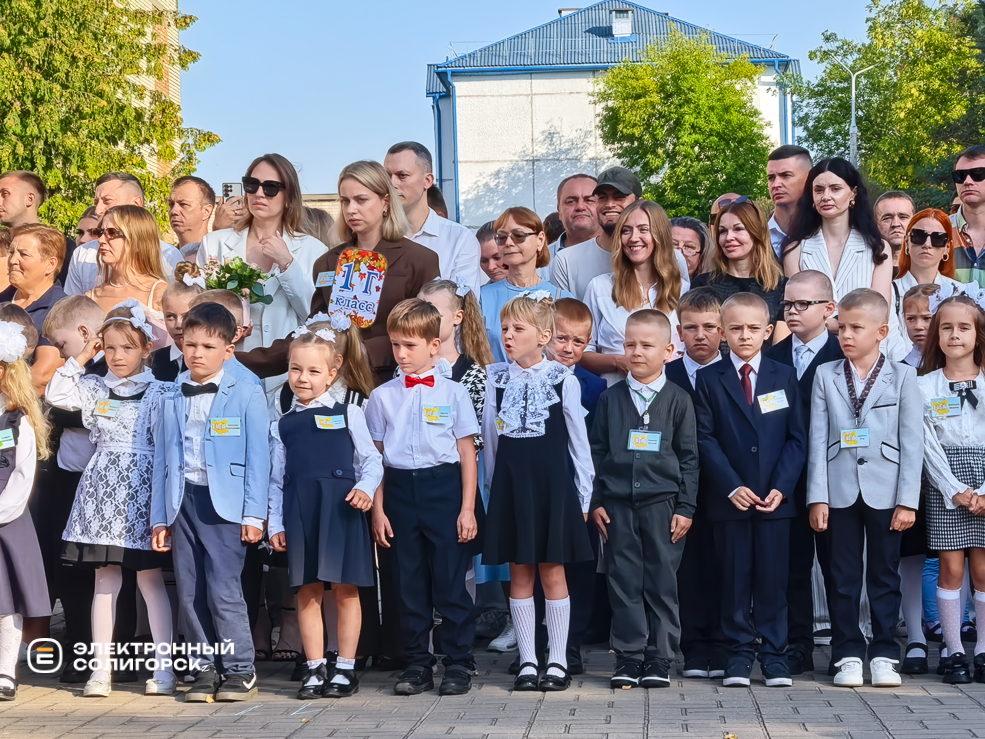 Торжественная линейка в сш 3 Солигорска