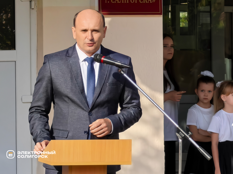 Торжественная линейка в сш 3 Солигорска