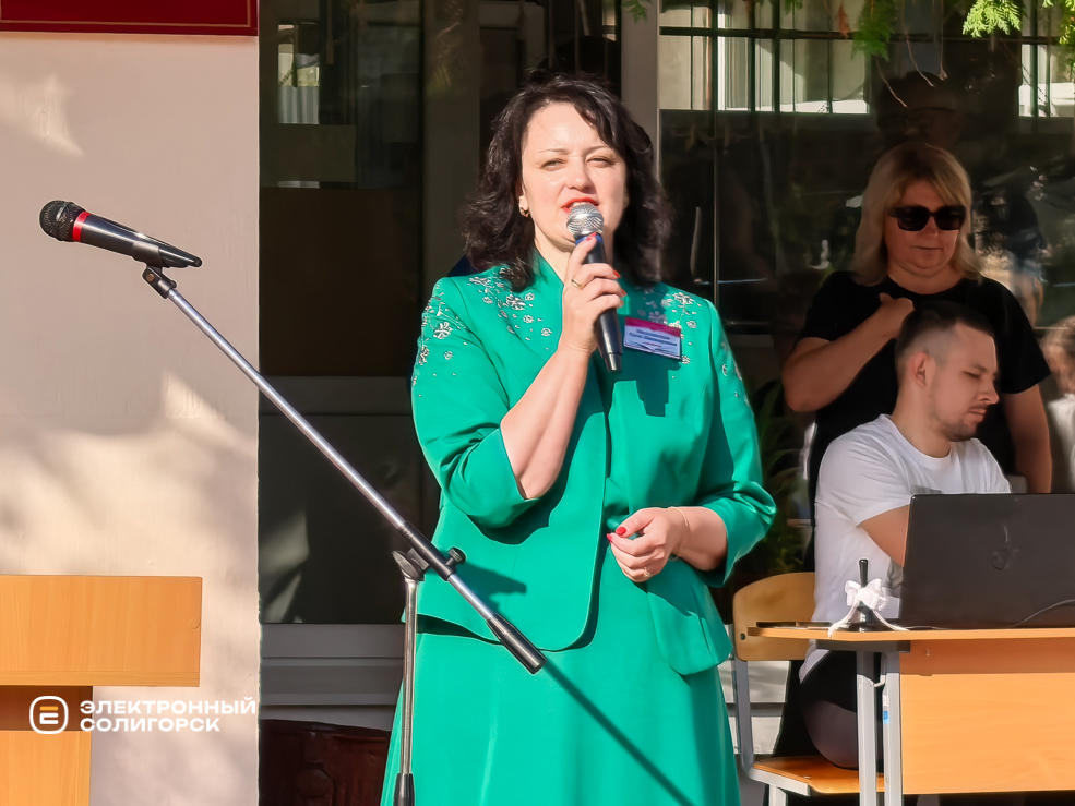 Торжественная линейка в сш 3 Солигорска