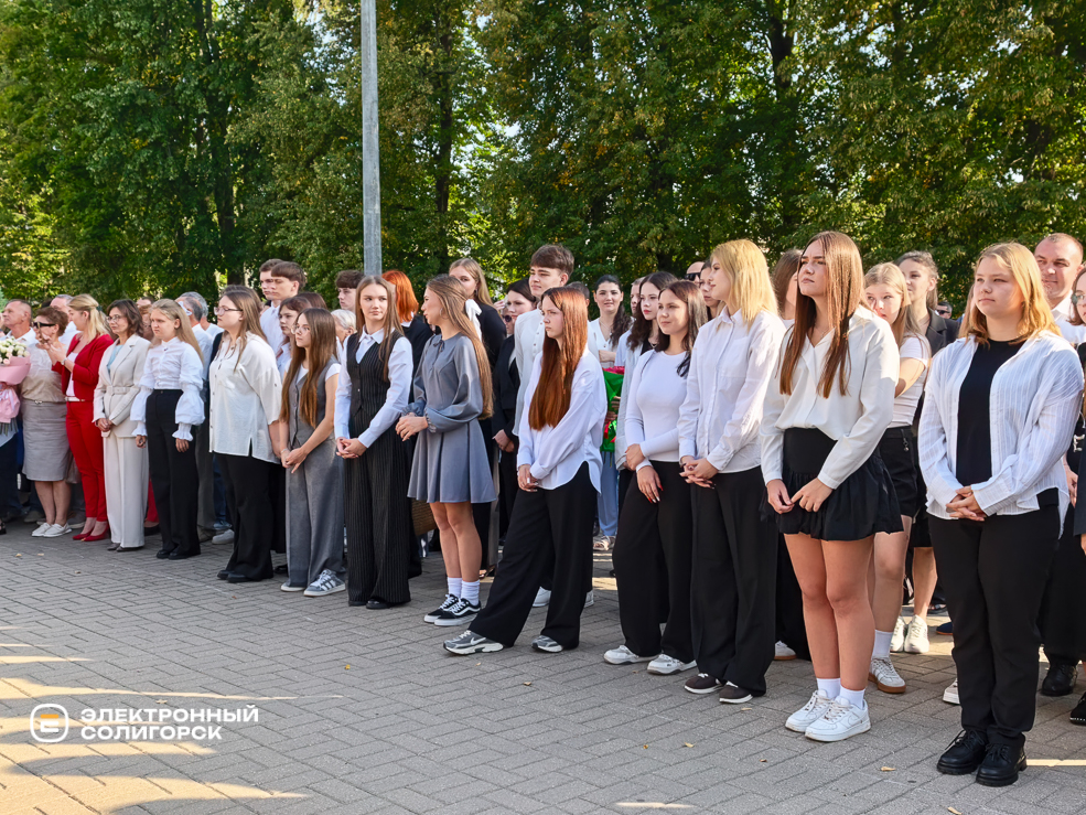 Торжественная линейка в сш 3 Солигорска