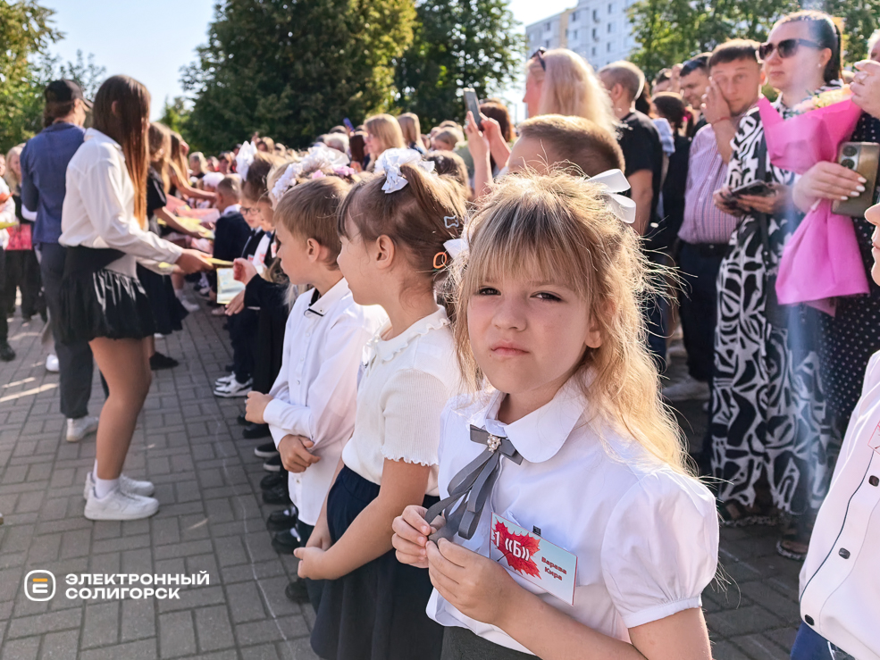 Торжественная линейка в сш 3 Солигорска