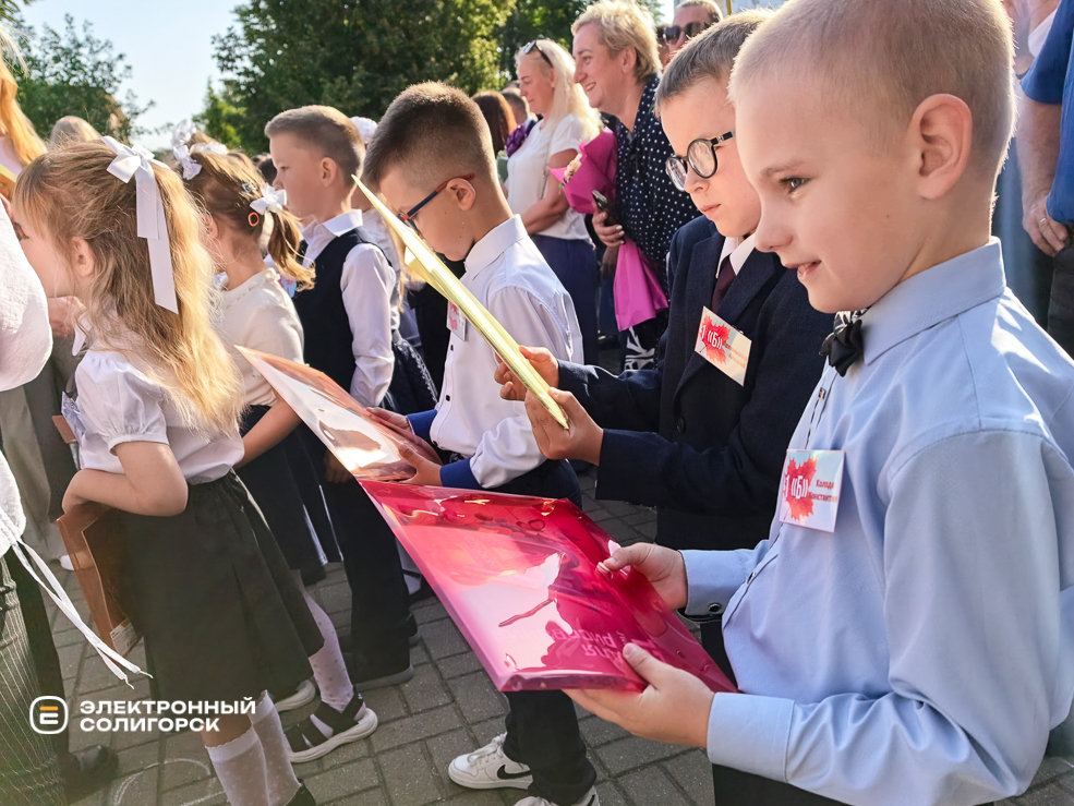 Торжественная линейка в сш 3 Солигорска