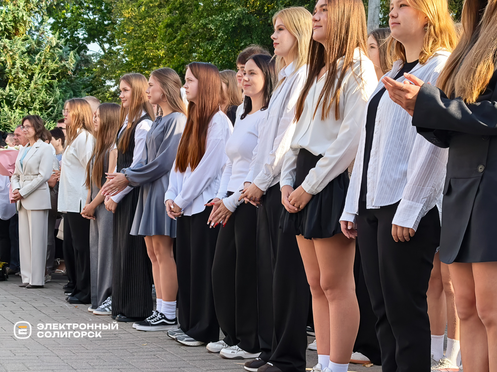 Торжественная линейка в сш 3 Солигорска