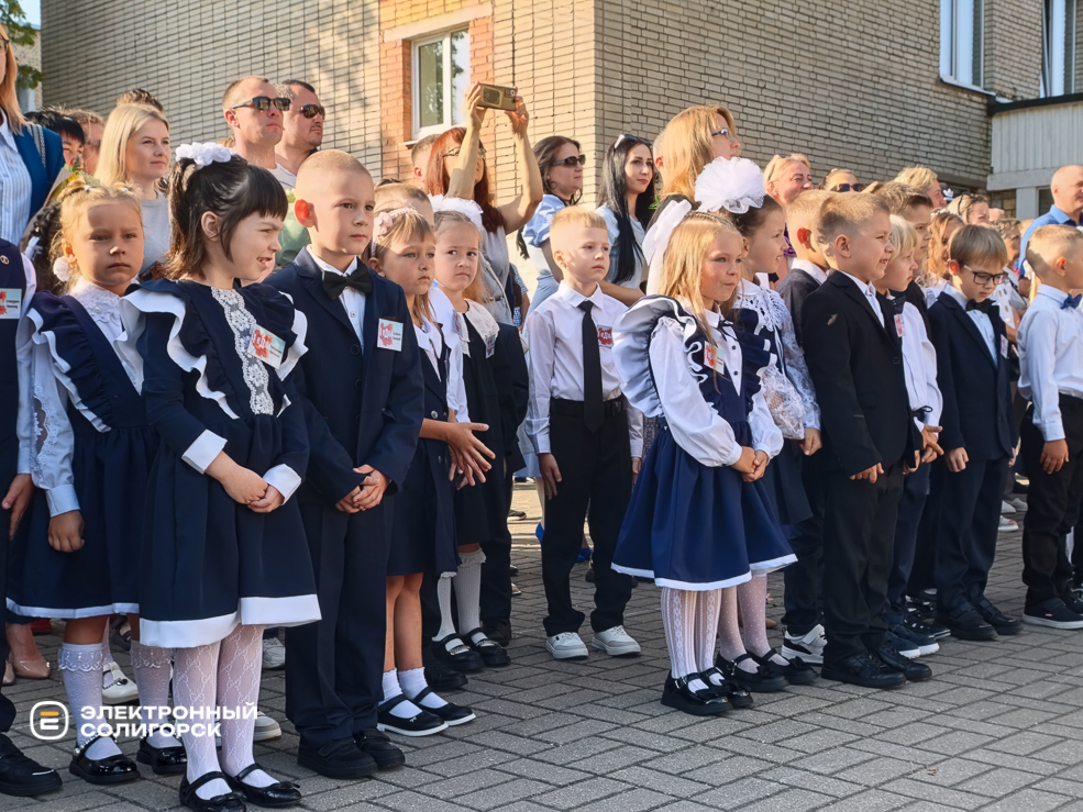 Торжественная линейка в сш 3 Солигорска