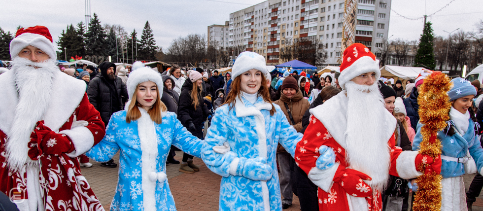 Парад Дедов Морозов в Солигорске