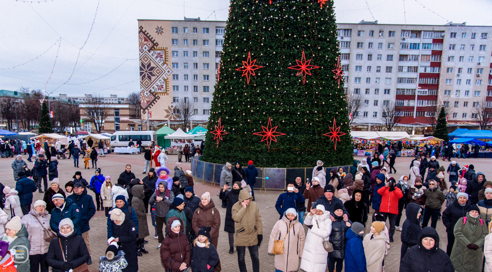 Парад Дедов Морозов в Солигорске