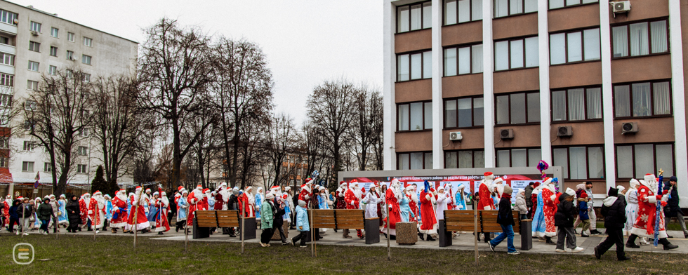Парад Дедов Морозов в Солигорске