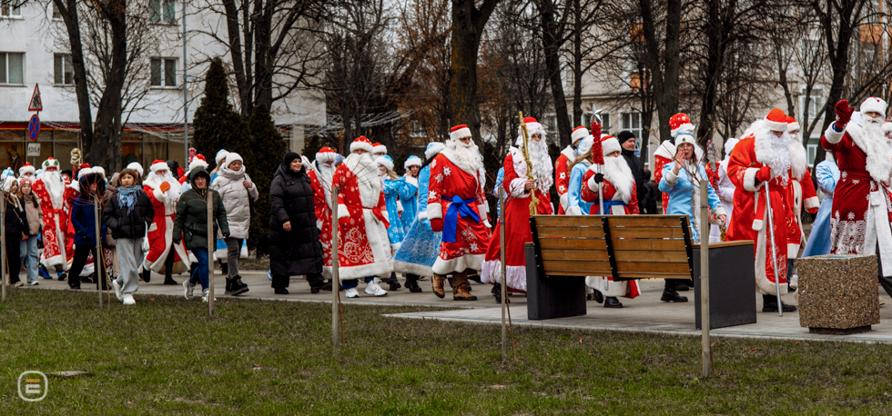 Парад Дедов Морозов в Солигорске