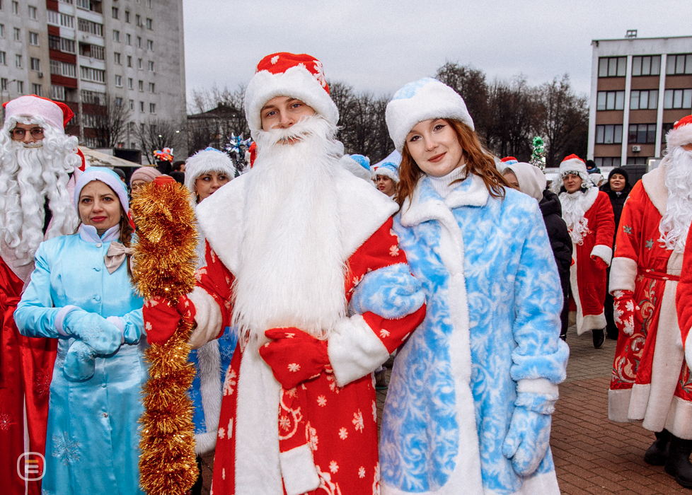 Парад Дедов Морозов в Солигорске