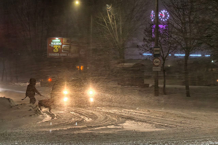 Солигорск прорывается из снежного плена: циклон "Улли" остановил транспорт и мобилизовал горожан