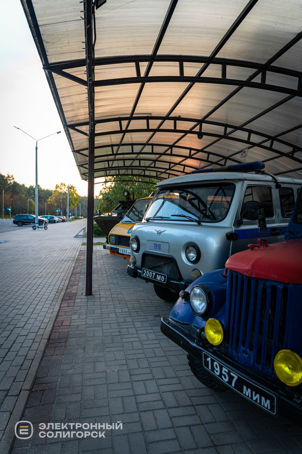 Выставка ретро автомобилей в Солигорске